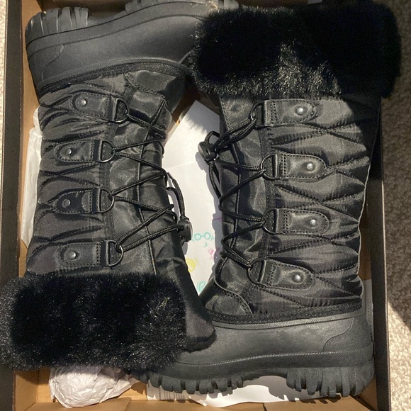 Waterproof winter boots - Picture 1 of 3